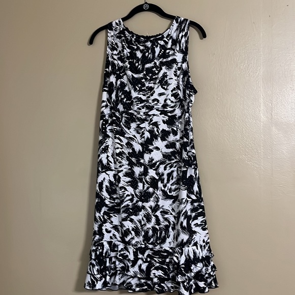 Dressbarn Black and White Ruffle Hem Babydoll Sequins Dress Sz 16 - Picture 2 of 7